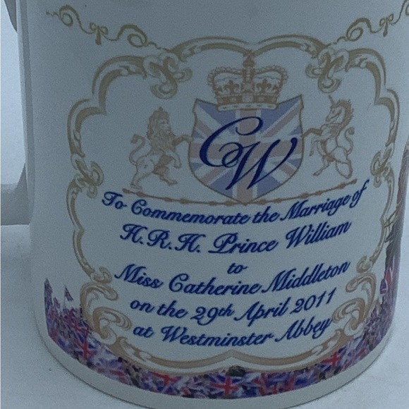 Mug commemorating the Marriage of Prince William and Catherine Middleton in 2011 - Picture 4 of 10